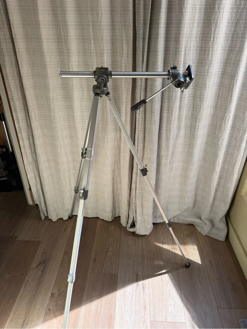 VINTAGE MANON 600 PROFESSIONAL CAMERA TRIPOD – MADE IN JAPAN